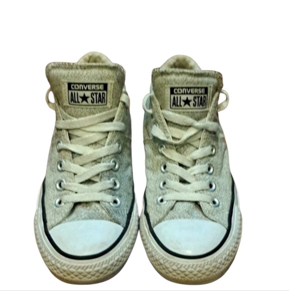 Women’s light grey low top Converse, Size 7